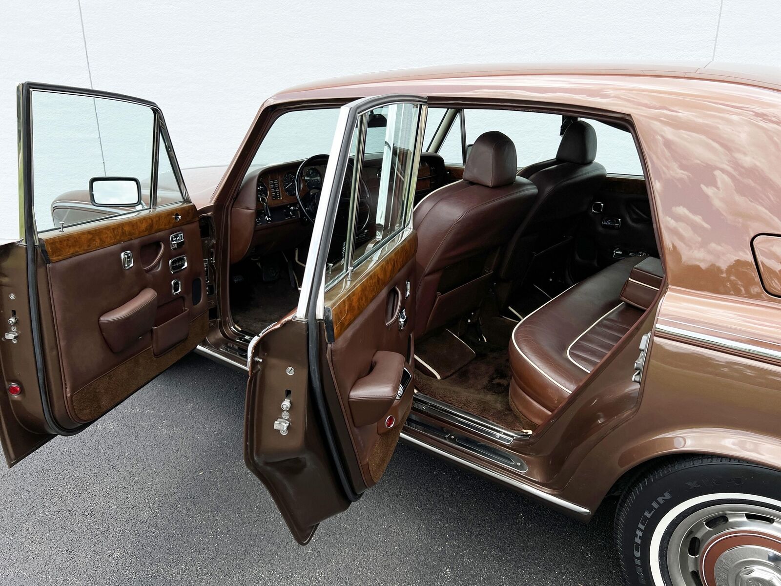 Rolls-Royce-Bentley-T2-1980-2-tone-Nutmeg-over-Walnut-Chocolate-Connolly-hides-59868-18