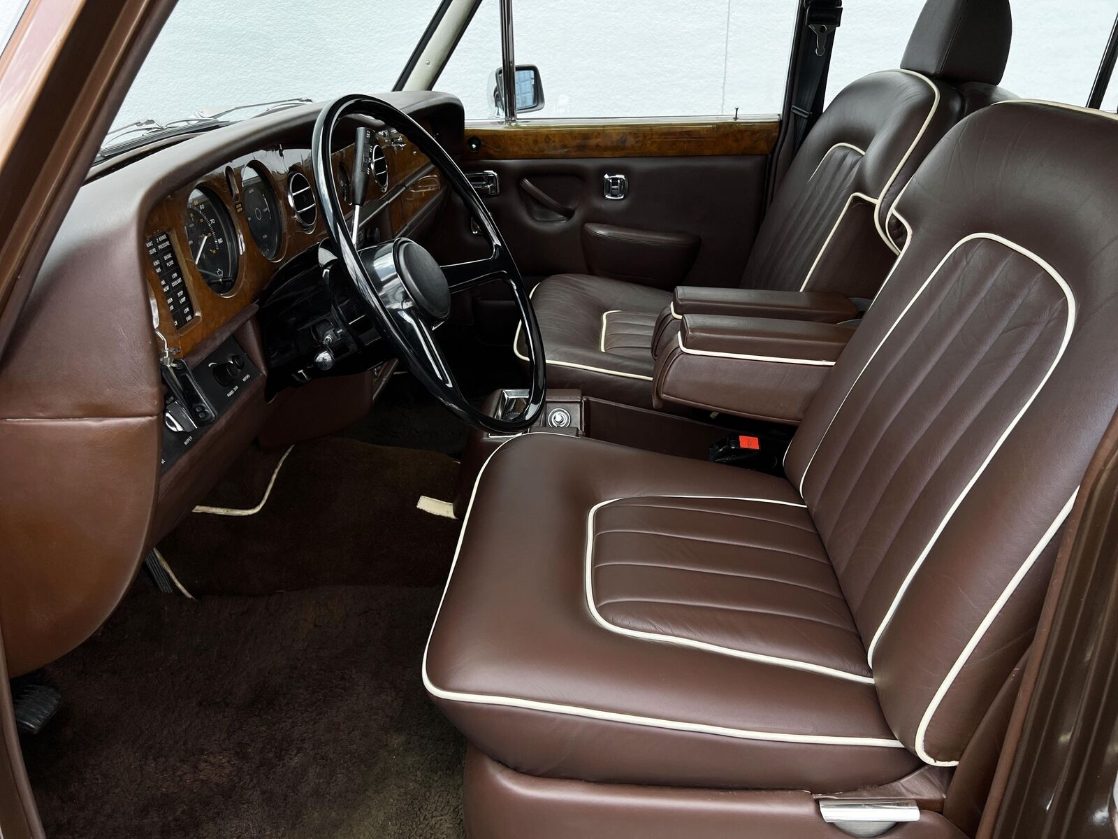 Rolls-Royce-Bentley-T2-1980-2-tone-Nutmeg-over-Walnut-Chocolate-Connolly-hides-59868-20