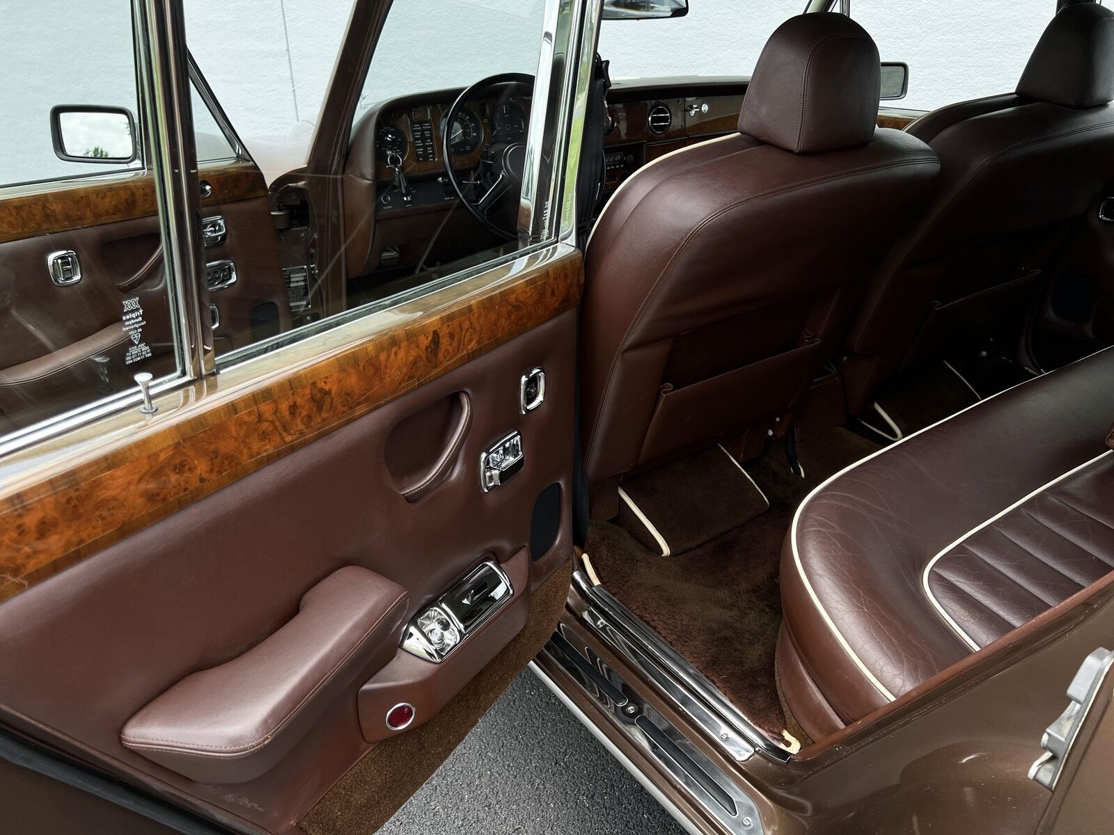 Rolls-Royce-Bentley-T2-1980-2-tone-Nutmeg-over-Walnut-Chocolate-Connolly-hides-59868-21