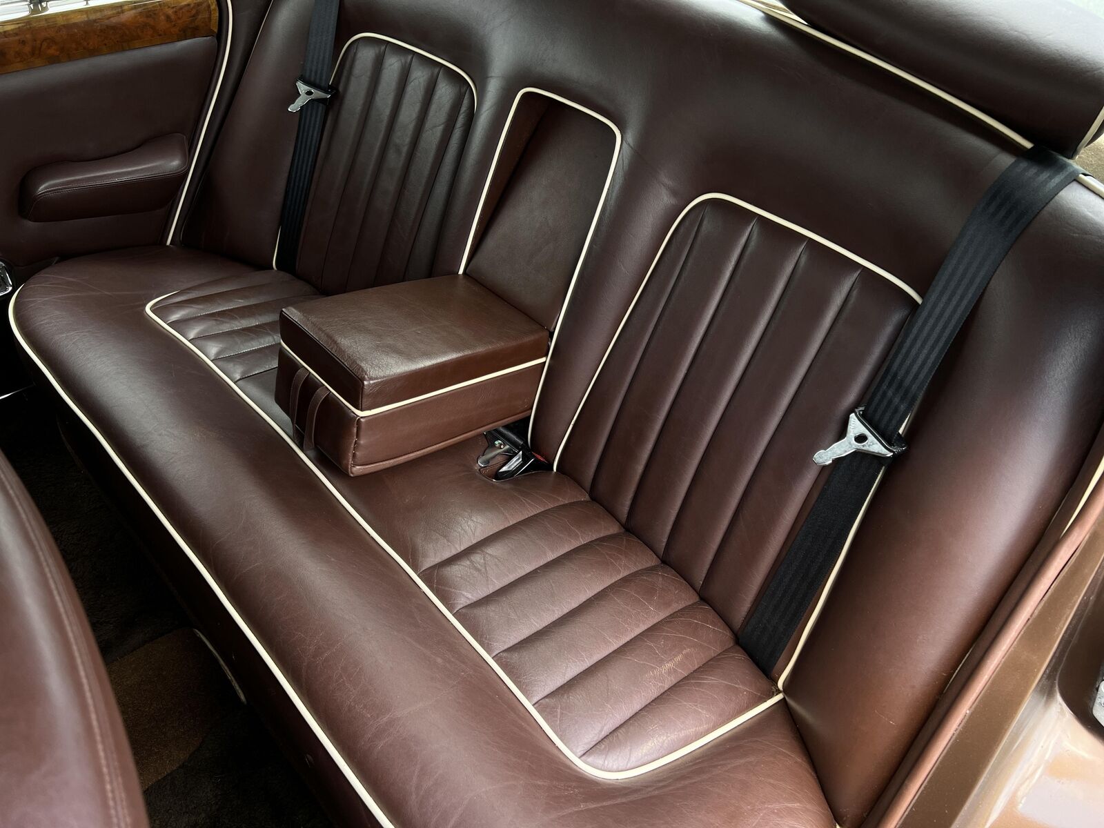 Rolls-Royce-Bentley-T2-1980-2-tone-Nutmeg-over-Walnut-Chocolate-Connolly-hides-59868-23