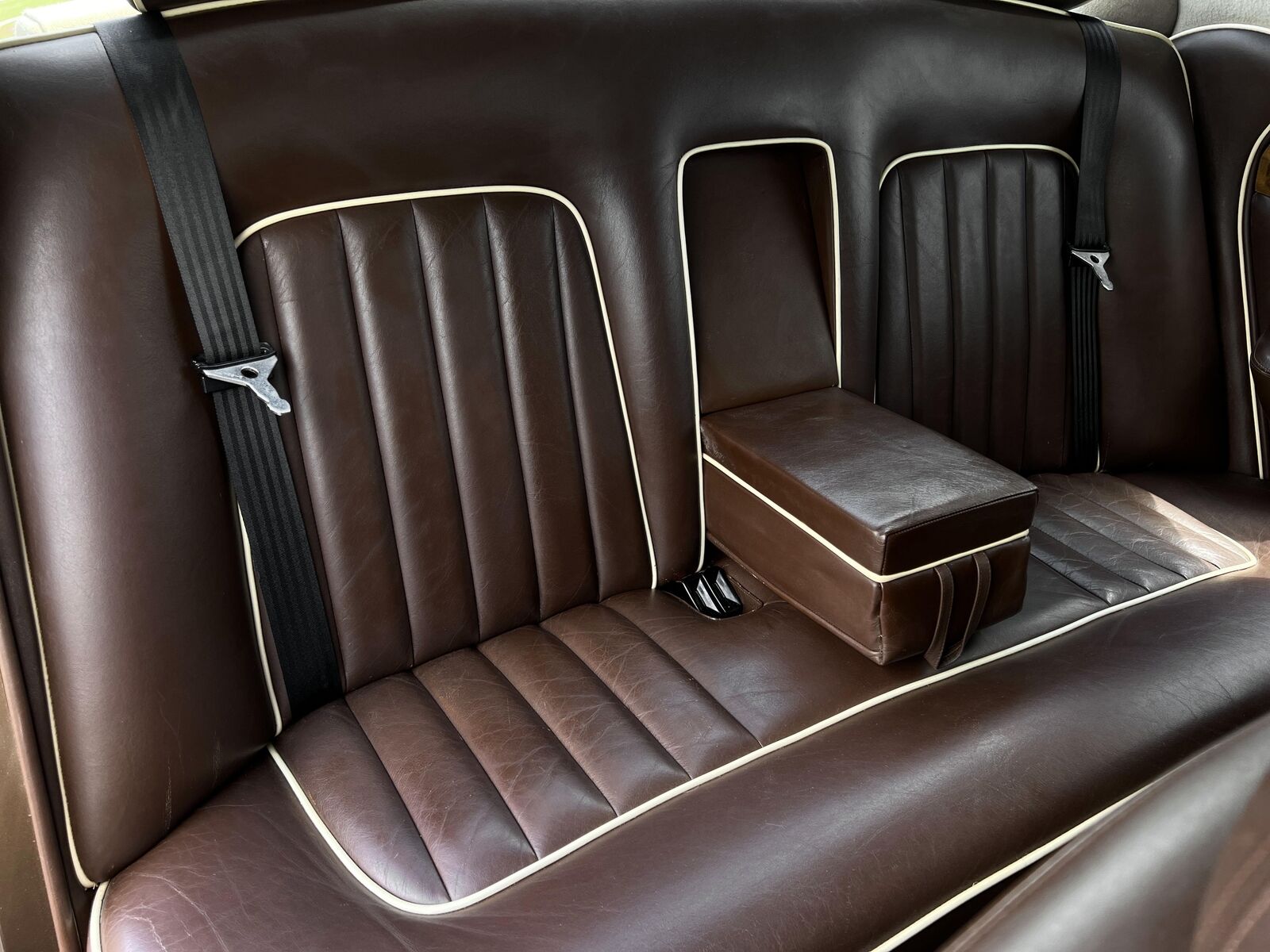 Rolls-Royce-Bentley-T2-1980-2-tone-Nutmeg-over-Walnut-Chocolate-Connolly-hides-59868-24