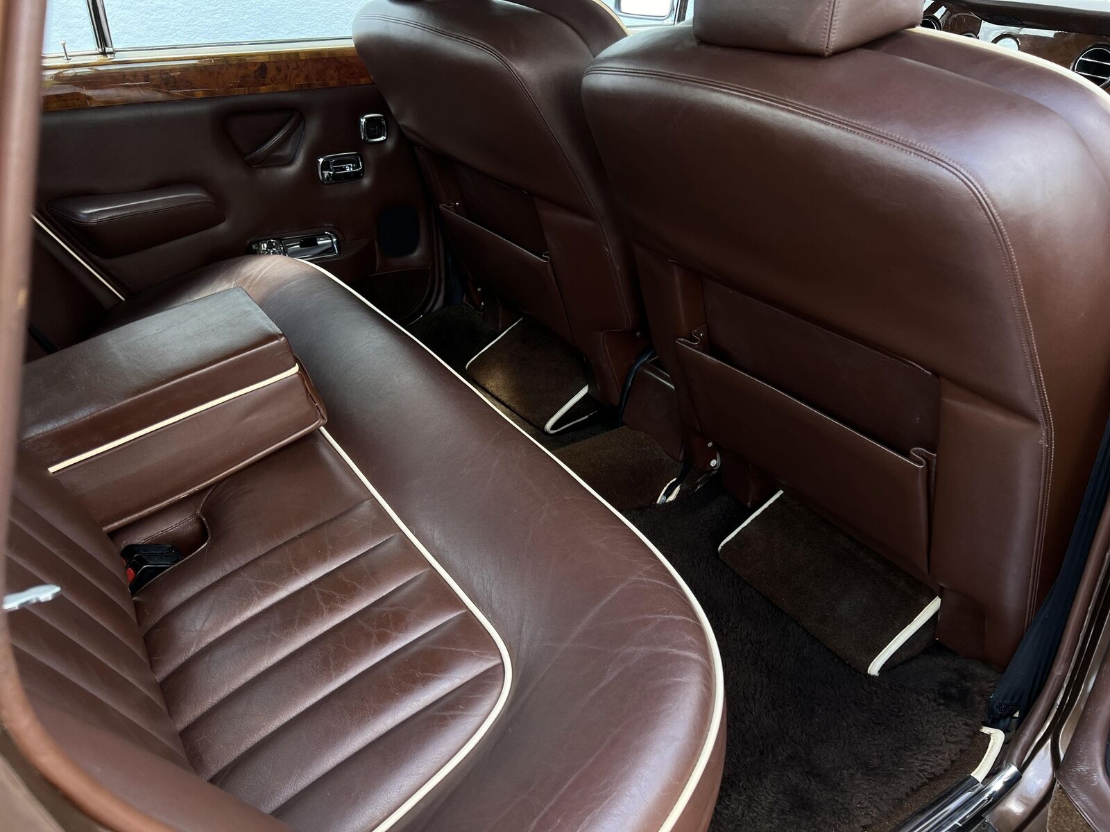 Rolls-Royce-Bentley-T2-1980-2-tone-Nutmeg-over-Walnut-Chocolate-Connolly-hides-59868-26