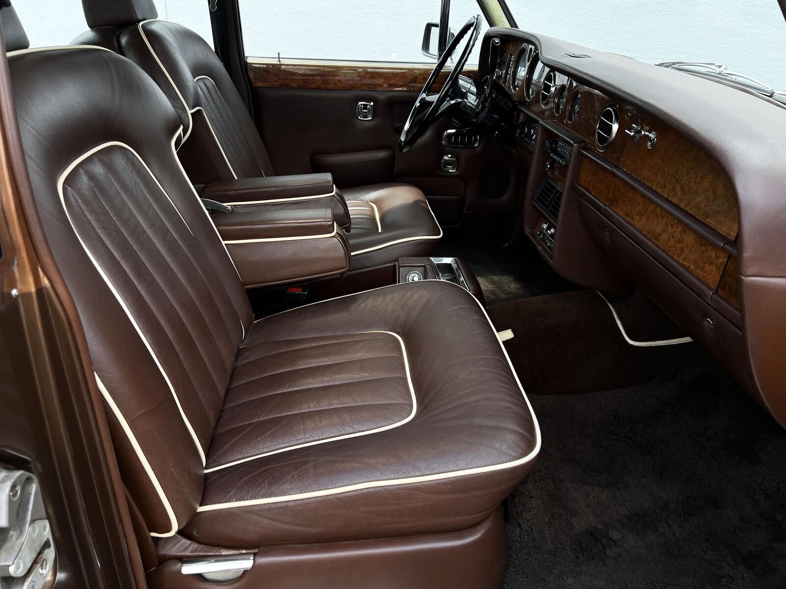 Rolls-Royce-Bentley-T2-1980-2-tone-Nutmeg-over-Walnut-Chocolate-Connolly-hides-59868-28