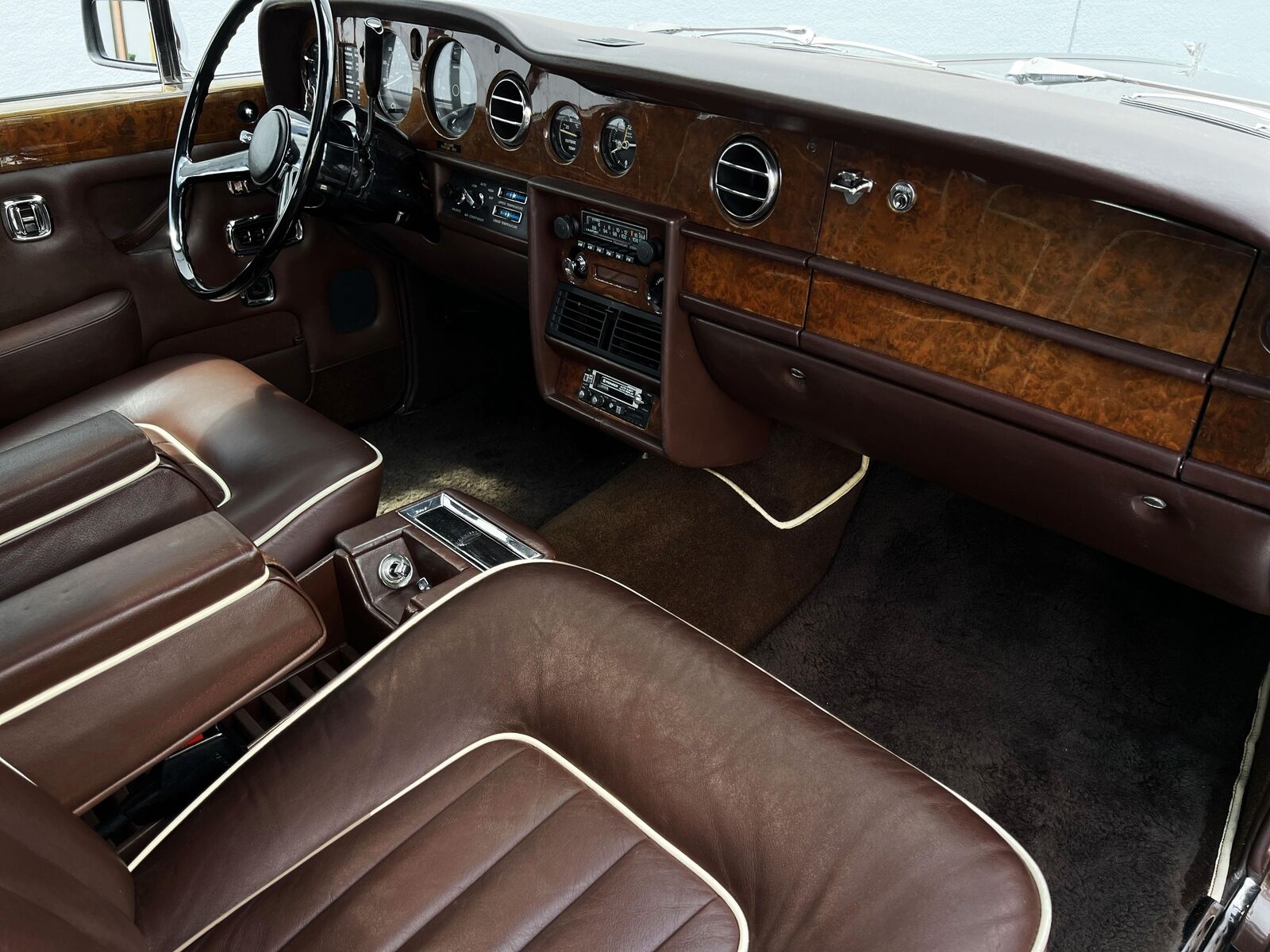 Rolls-Royce-Bentley-T2-1980-2-tone-Nutmeg-over-Walnut-Chocolate-Connolly-hides-59868-29