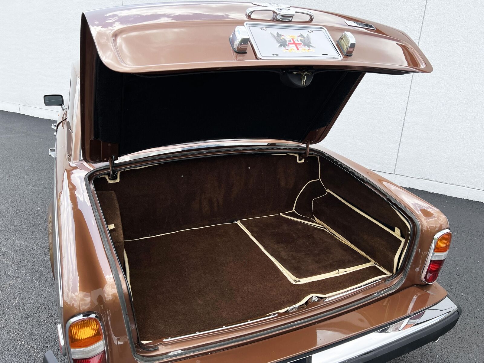 Rolls-Royce-Bentley-T2-1980-2-tone-Nutmeg-over-Walnut-Chocolate-Connolly-hides-59868-33