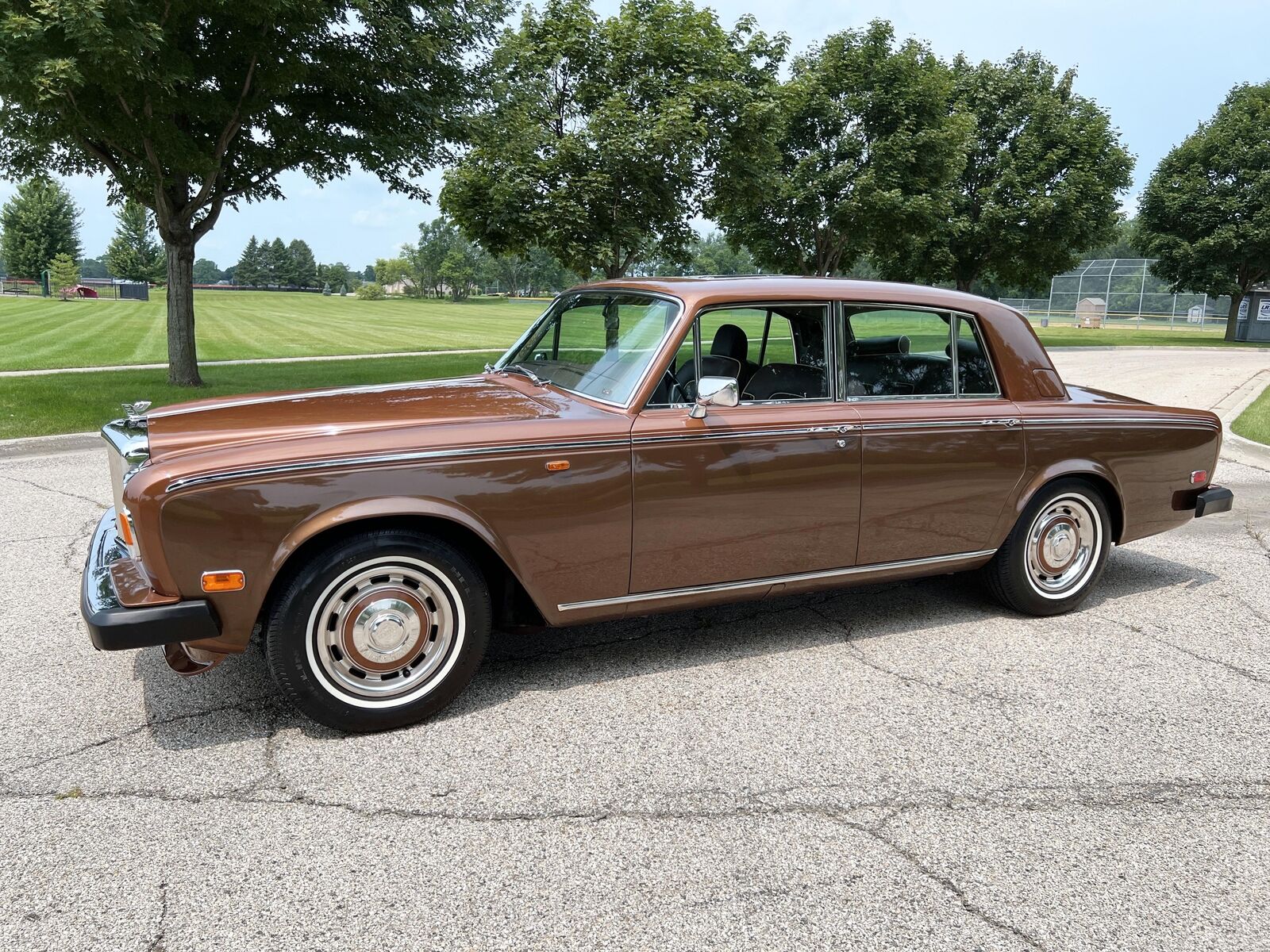 Rolls-Royce-Bentley-T2-1980-2-tone-Nutmeg-over-Walnut-Chocolate-Connolly-hides-59868-8