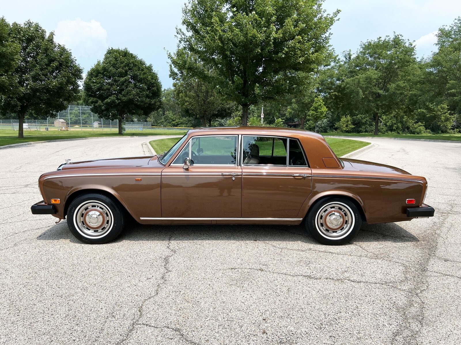 Rolls-Royce-Bentley-T2-1980-2-tone-Nutmeg-over-Walnut-Chocolate-Connolly-hides-59868-9