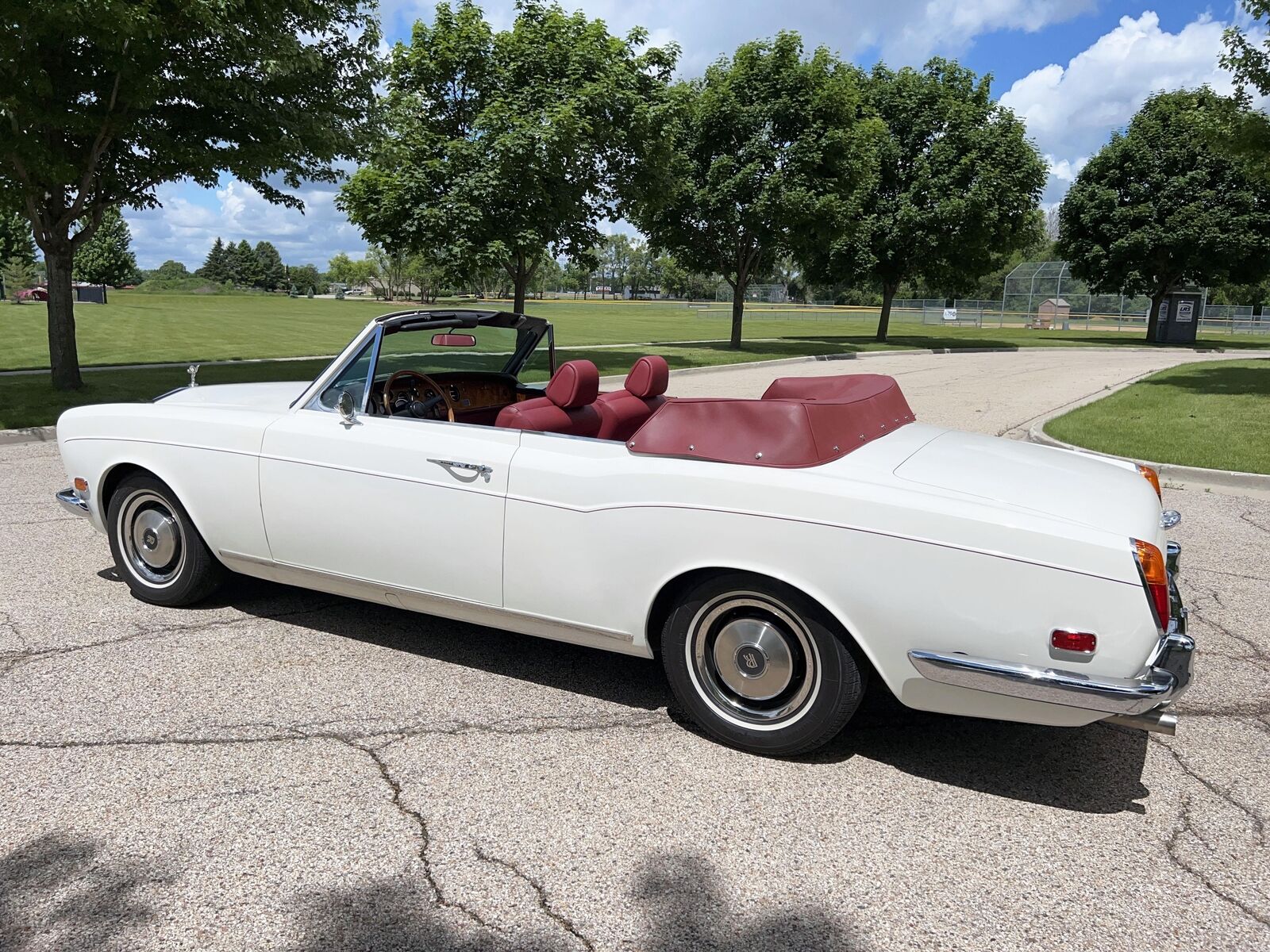 Rolls-Royce-Corniche-Cabriolet-1971-Ivory-Red-38785-12