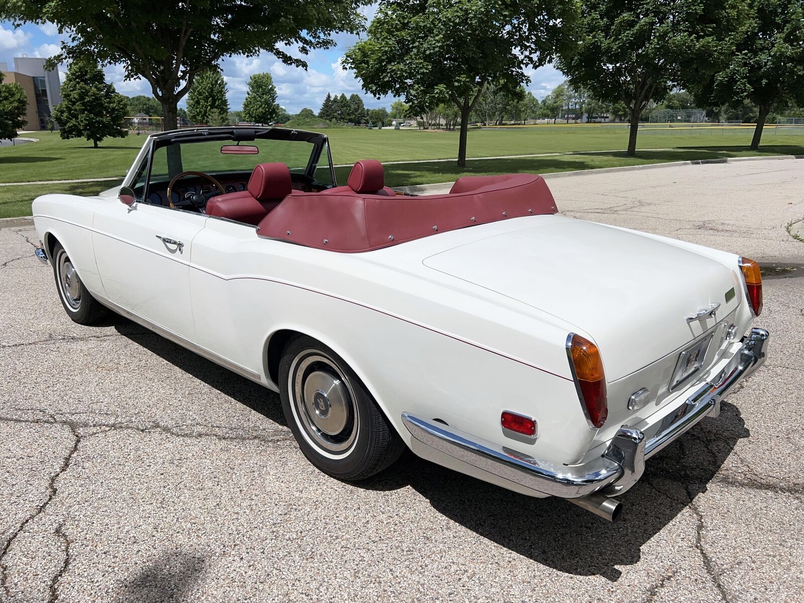 Rolls-Royce-Corniche-Cabriolet-1971-Ivory-Red-38785-13