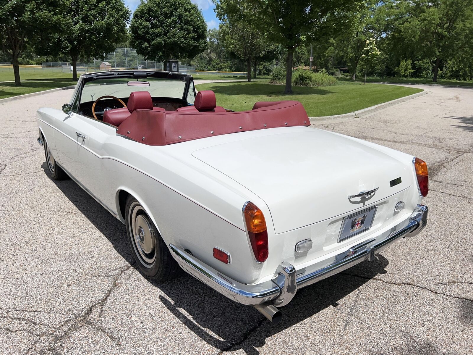 Rolls-Royce-Corniche-Cabriolet-1971-Ivory-Red-38785-14