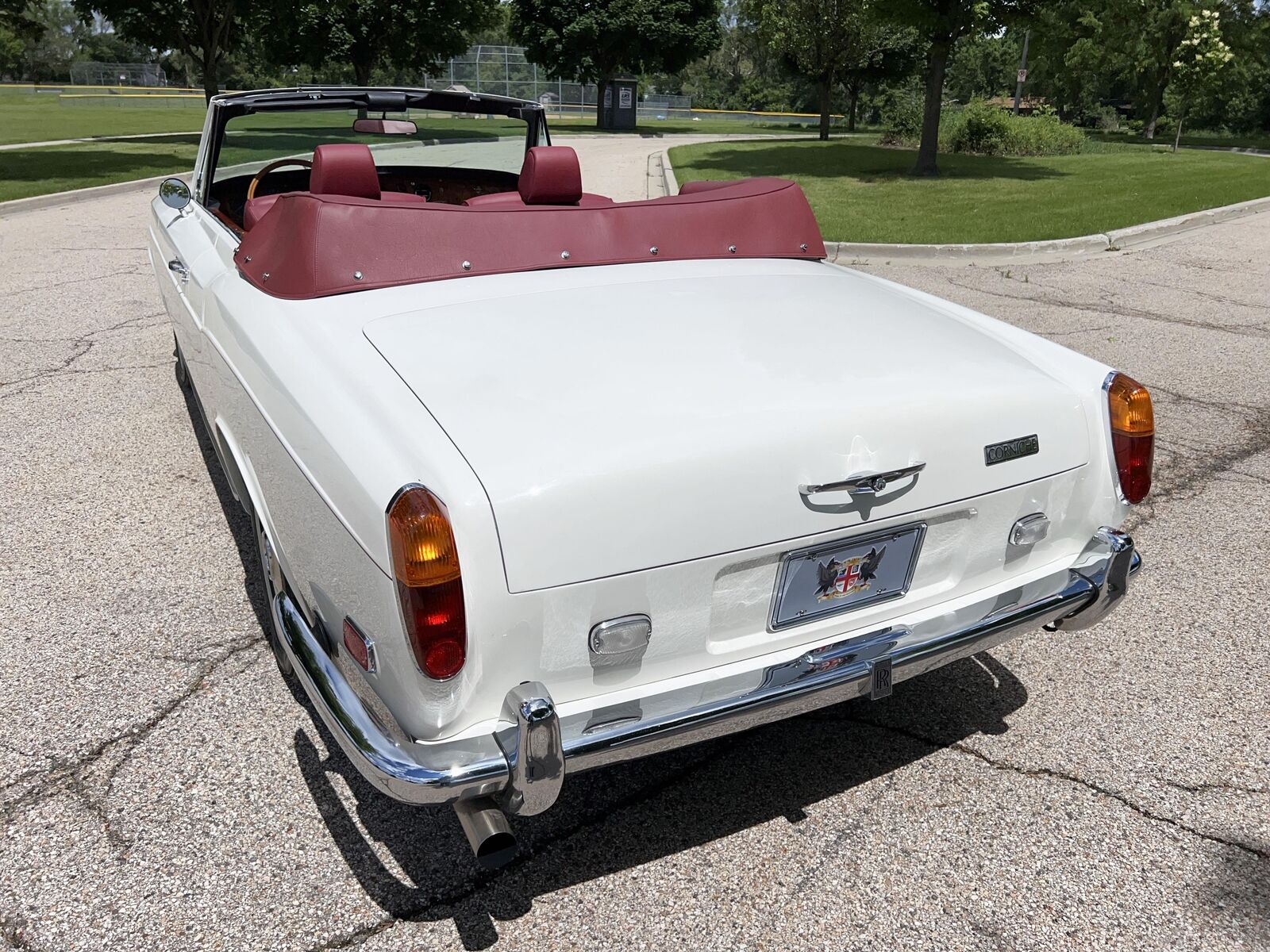 Rolls-Royce-Corniche-Cabriolet-1971-Ivory-Red-38785-15