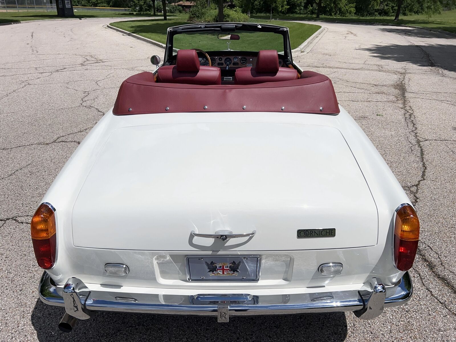 Rolls-Royce-Corniche-Cabriolet-1971-Ivory-Red-38785-16