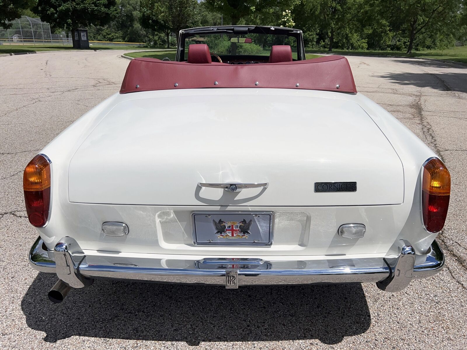 Rolls-Royce-Corniche-Cabriolet-1971-Ivory-Red-38785-17