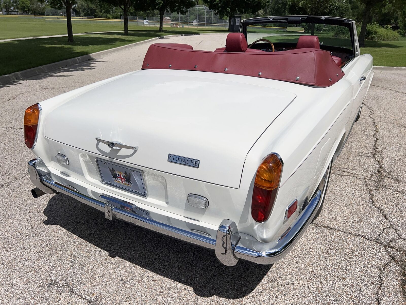 Rolls-Royce-Corniche-Cabriolet-1971-Ivory-Red-38785-18