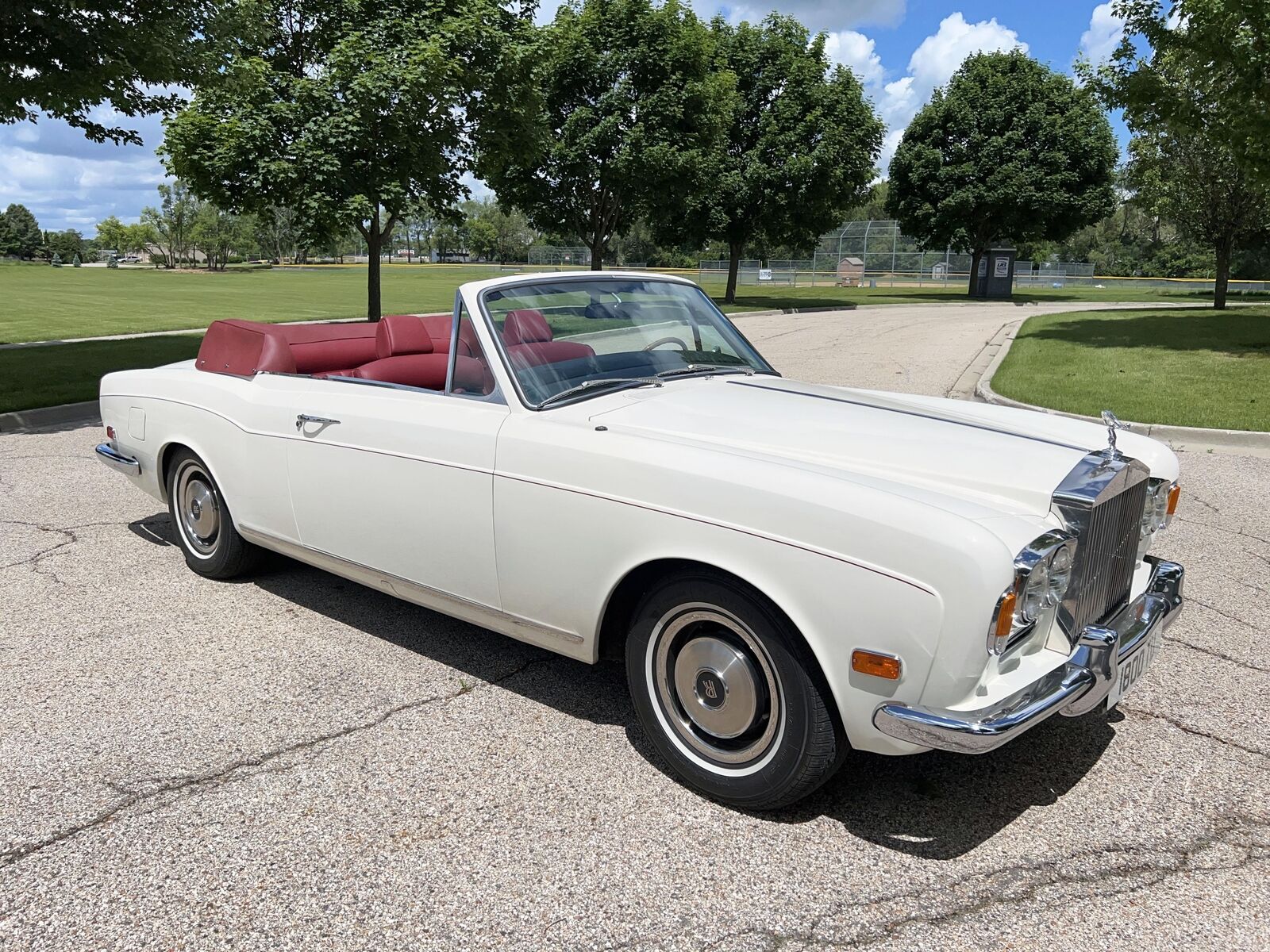 Rolls-Royce-Corniche-Cabriolet-1971-Ivory-Red-38785-2