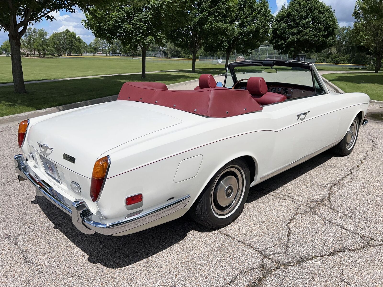 Rolls-Royce-Corniche-Cabriolet-1971-Ivory-Red-38785-20