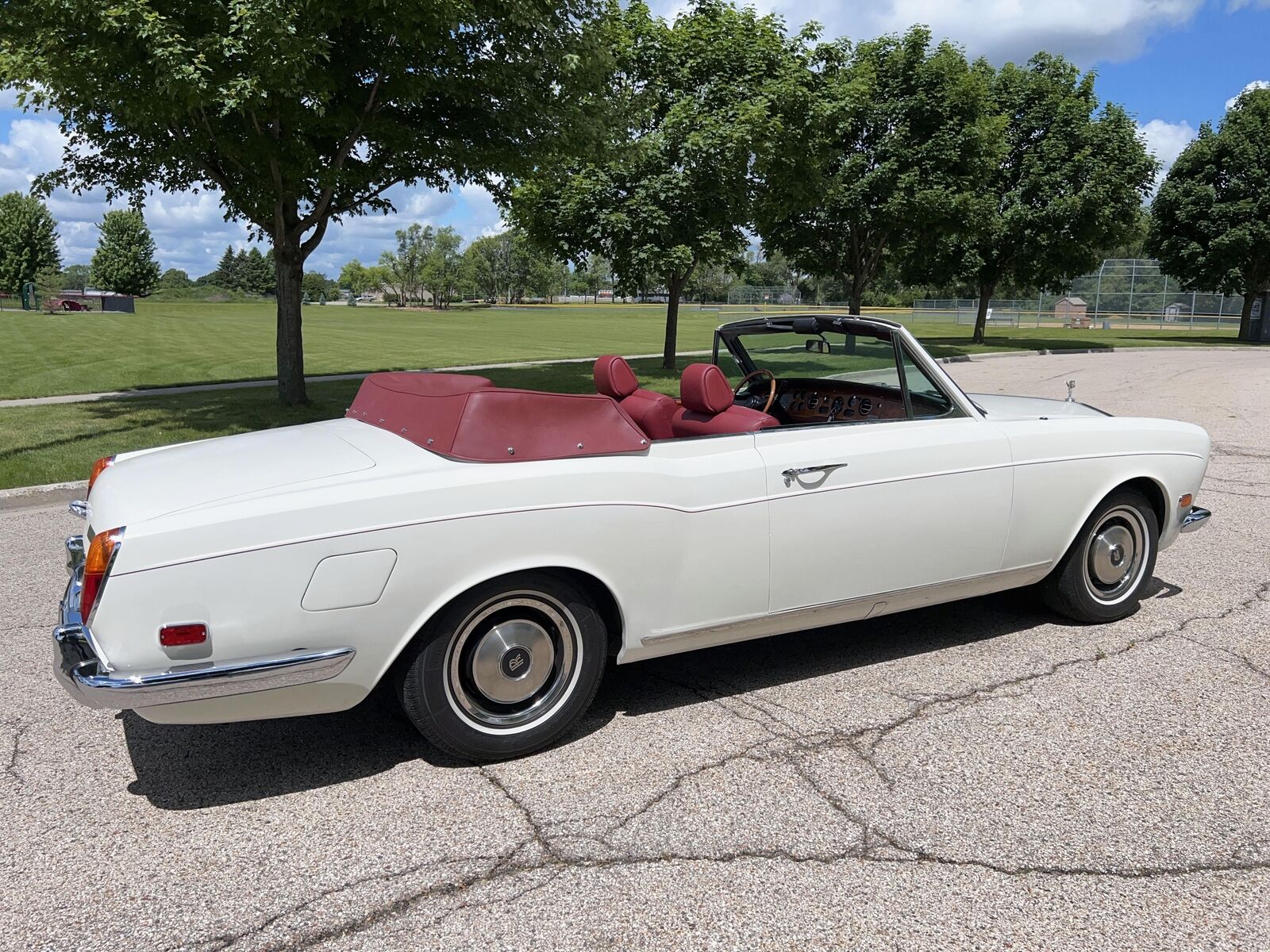 Rolls-Royce-Corniche-Cabriolet-1971-Ivory-Red-38785-21