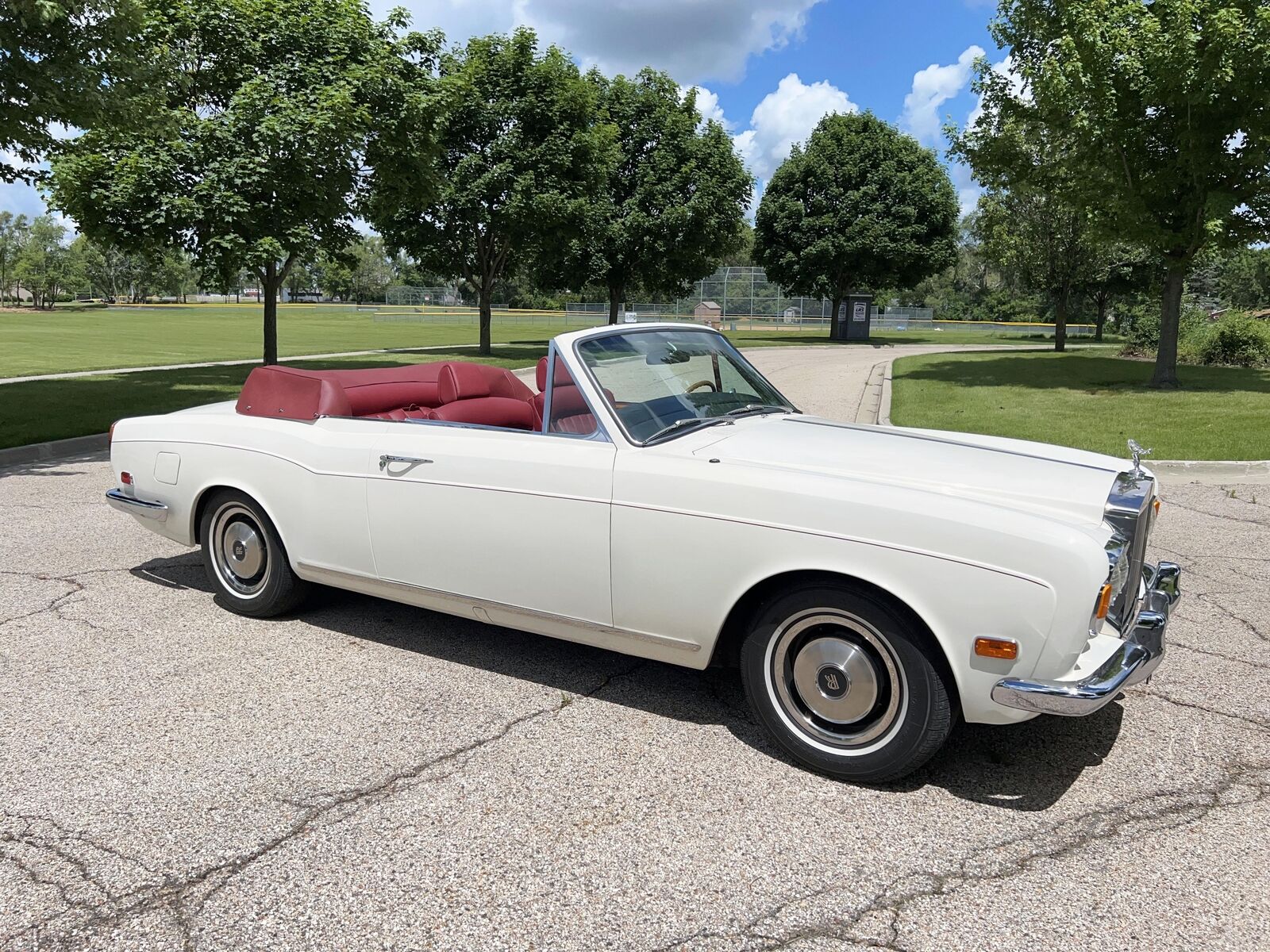 Rolls-Royce-Corniche-Cabriolet-1971-Ivory-Red-38785-23