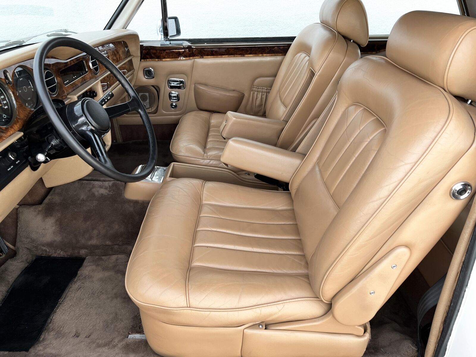 Rolls-Royce-Corniche-Coupe-1979-White-Tan-121505-14