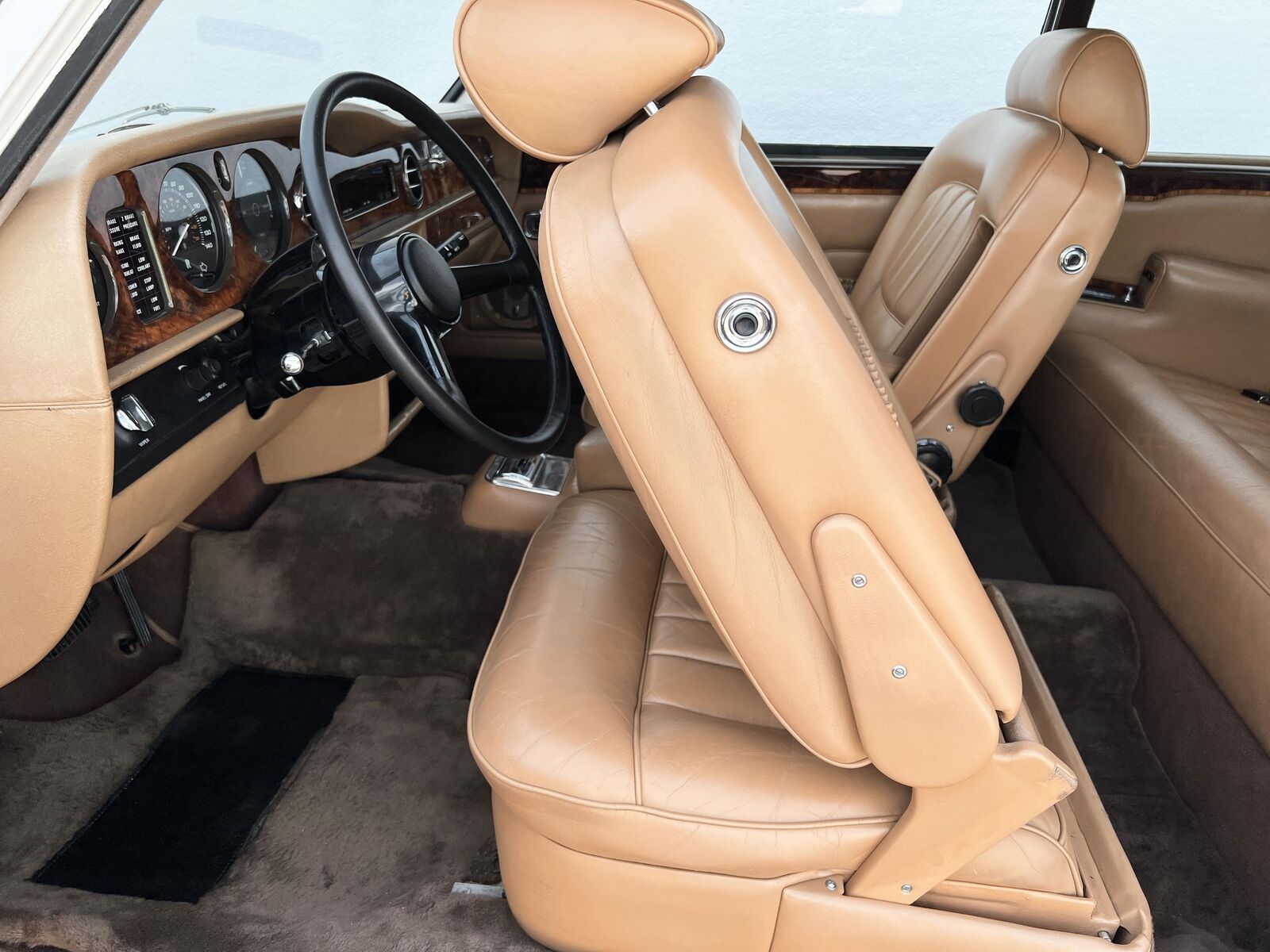 Rolls-Royce-Corniche-Coupe-1979-White-Tan-121505-15