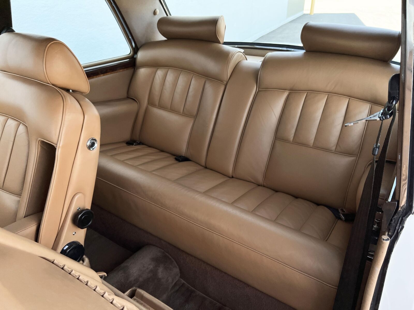 Rolls-Royce-Corniche-Coupe-1979-White-Tan-121505-16