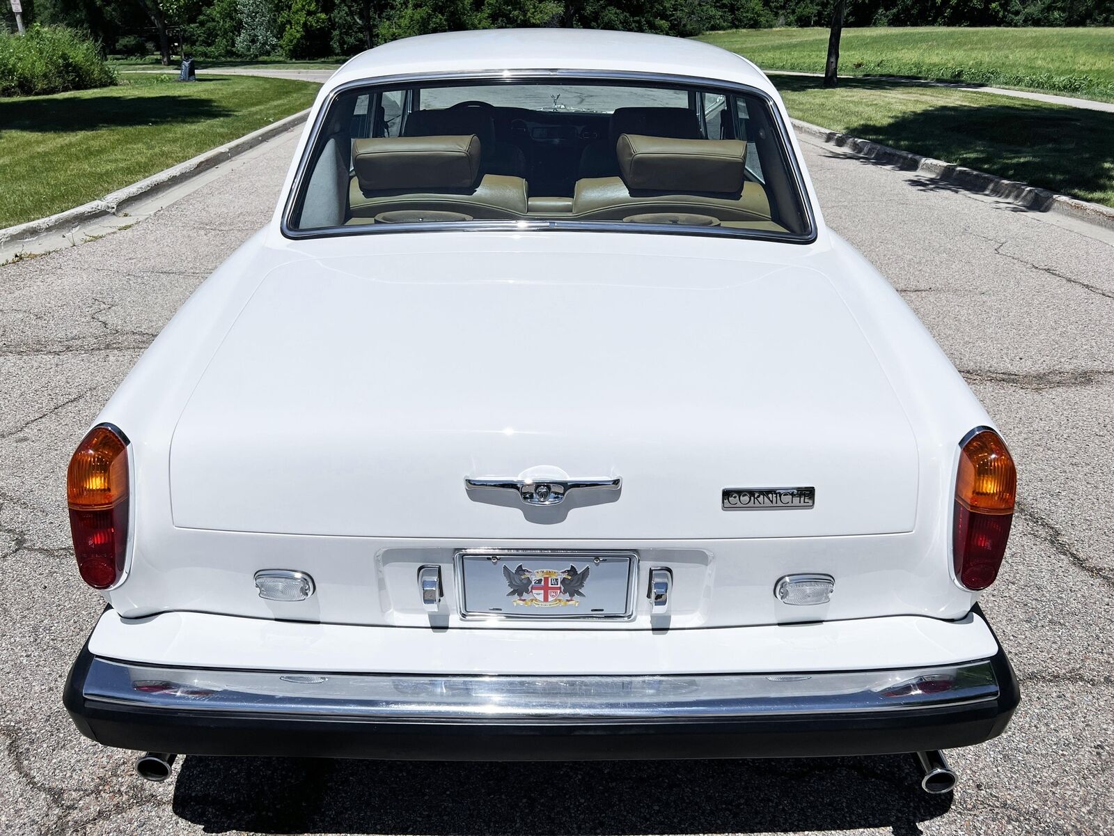 Rolls-Royce-Corniche-Coupe-1979-White-Tan-121505-7