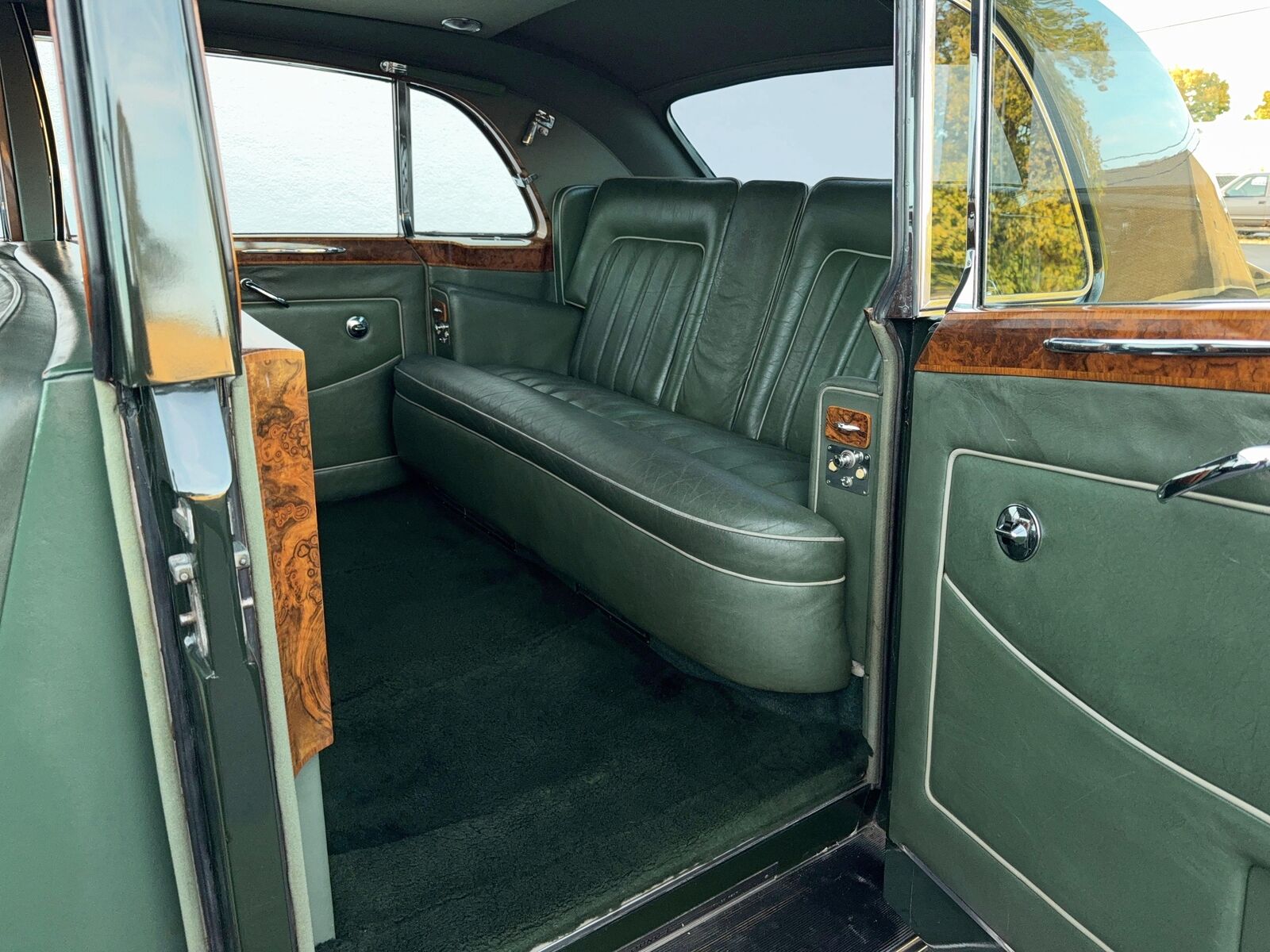 Rolls-Royce-Phantom-1964-Green-Green-12619-28