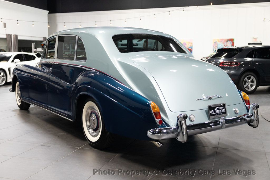 Rolls-Royce-Phantom-Berline-1962-Blue-Gray-107850-6