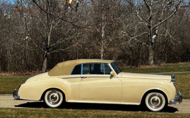 Rolls-Royce-Silver-Cloud-II-1962-Yellow-Tan-0-2