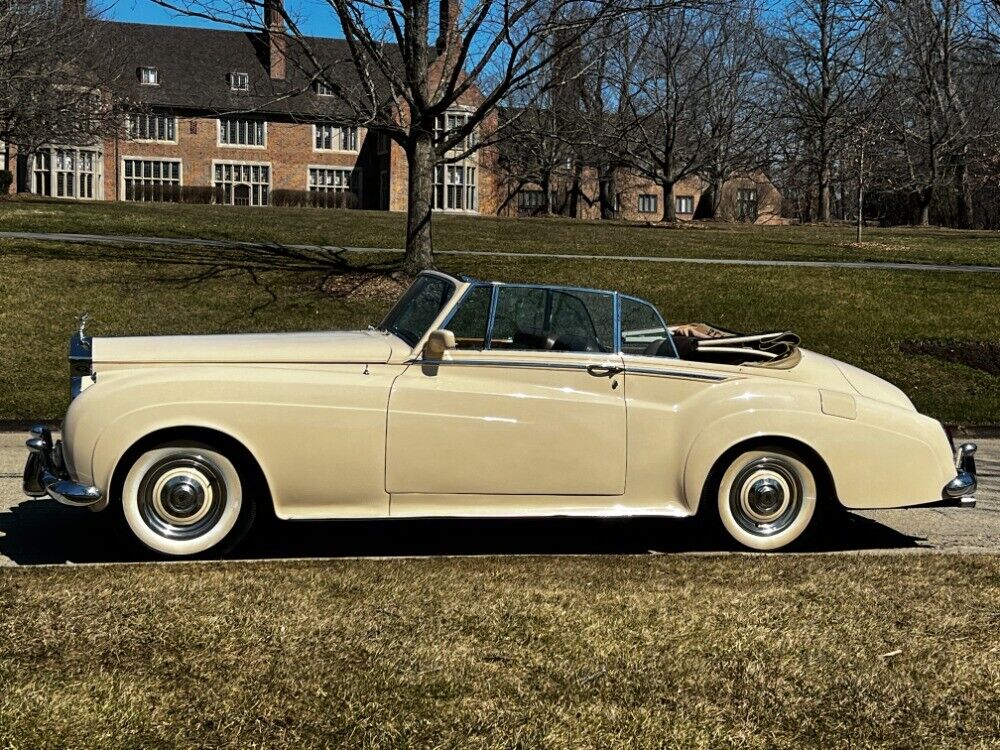 Rolls-Royce-Silver-Cloud-II-1962-Yellow-Tan-0-3