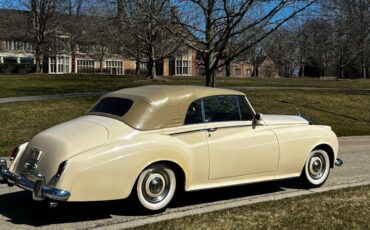 Rolls-Royce-Silver-Cloud-II-1962-Yellow-Tan-0-5