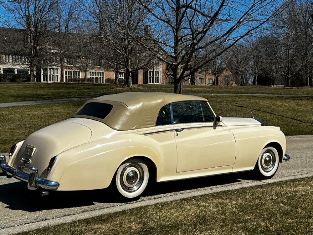 Rolls-Royce-Silver-Cloud-II-1962-Yellow-Tan-0-5