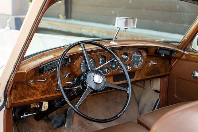 Rolls-Royce-Silver-Cloud-II-1962-Yellow-Tan-0-6