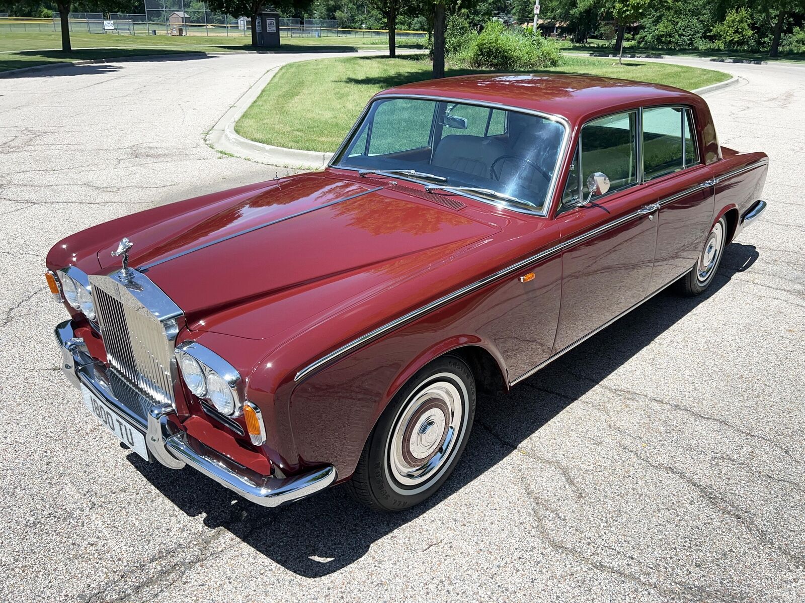 Rolls-Royce-Silver-Shadow-1966-Red-Beige-Connolly-hides-83686-1