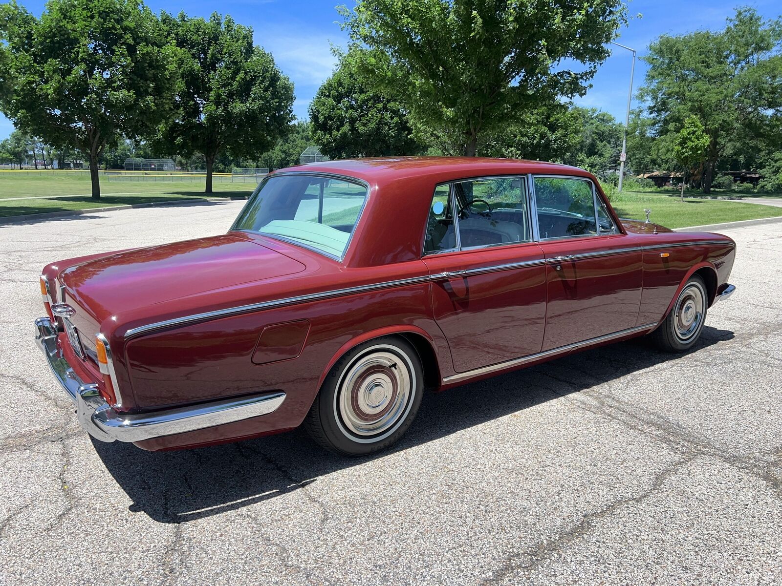 Rolls-Royce-Silver-Shadow-1966-Red-Beige-Connolly-hides-83686-14