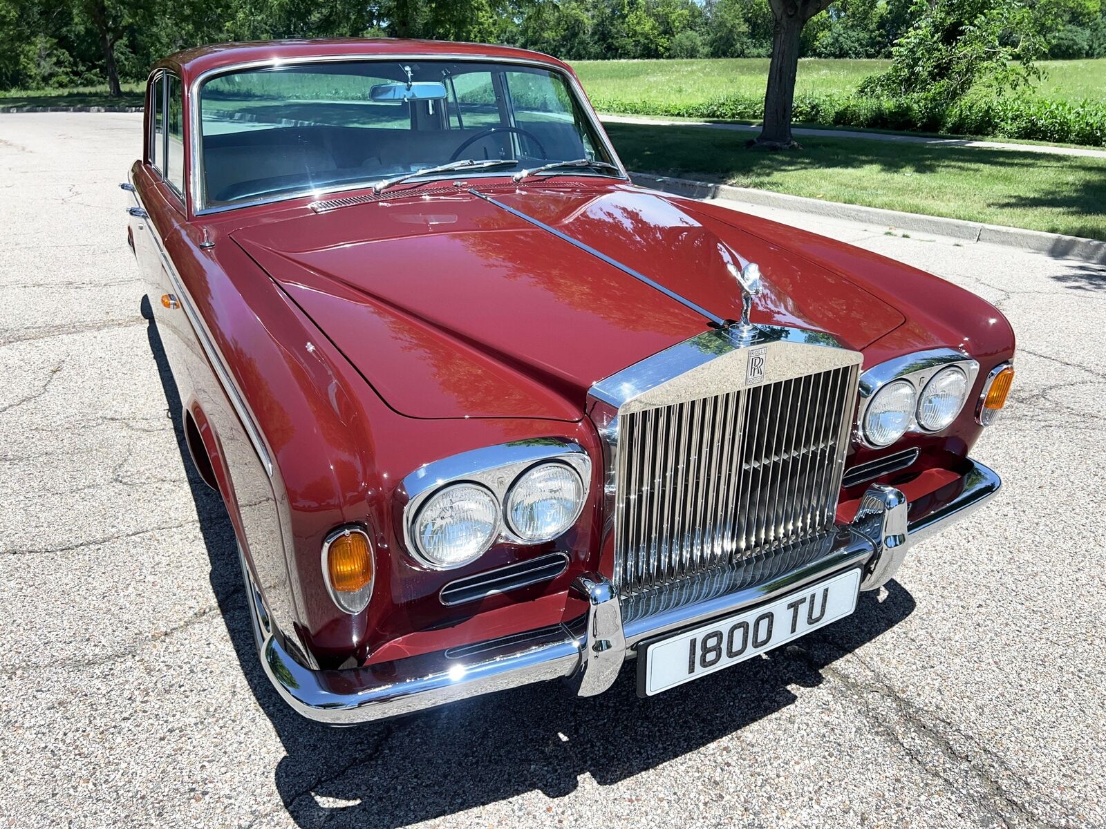 Rolls-Royce-Silver-Shadow-1966-Red-Beige-Connolly-hides-83686-3