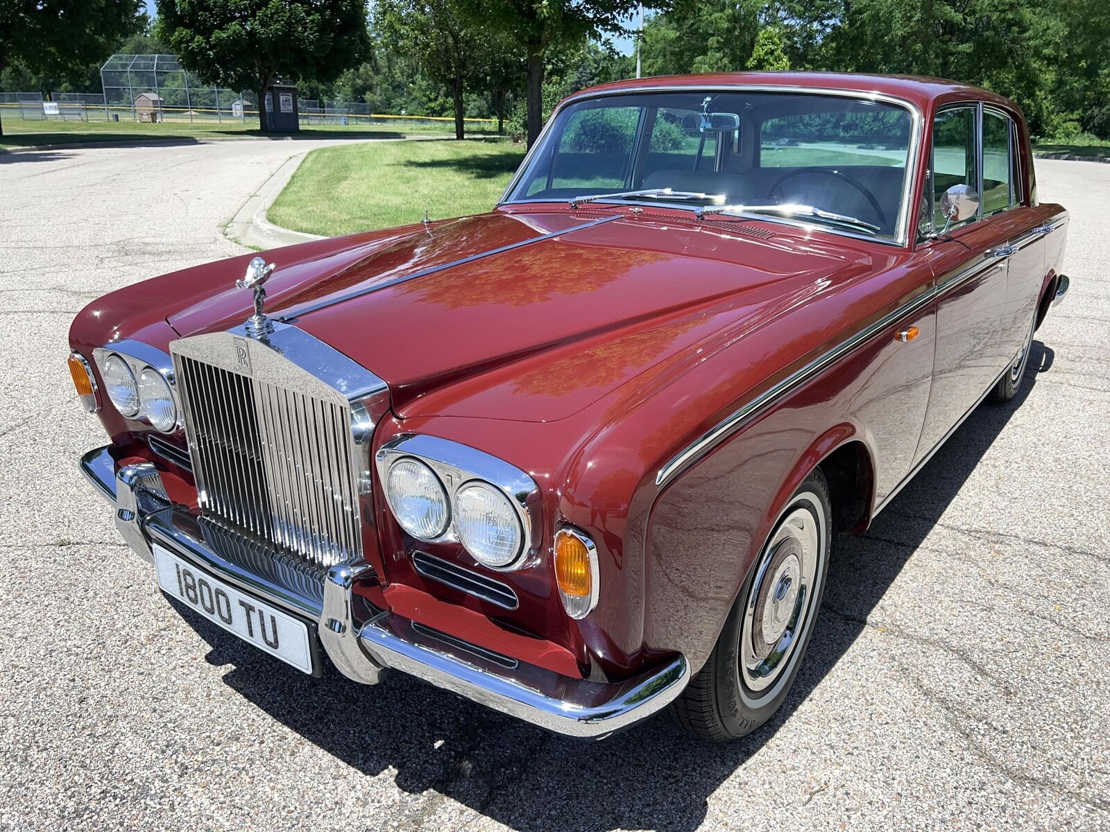 Rolls-Royce-Silver-Shadow-1966-Red-Beige-Connolly-hides-83686-4