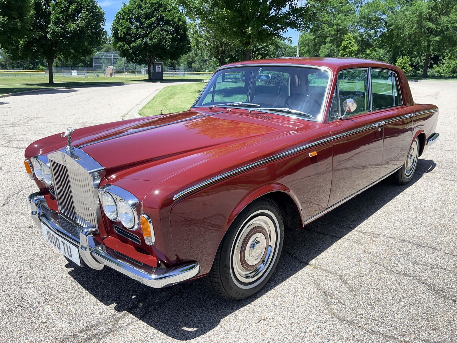 Rolls-Royce-Silver-Shadow-1966-Red-Beige-Connolly-hides-83686-5