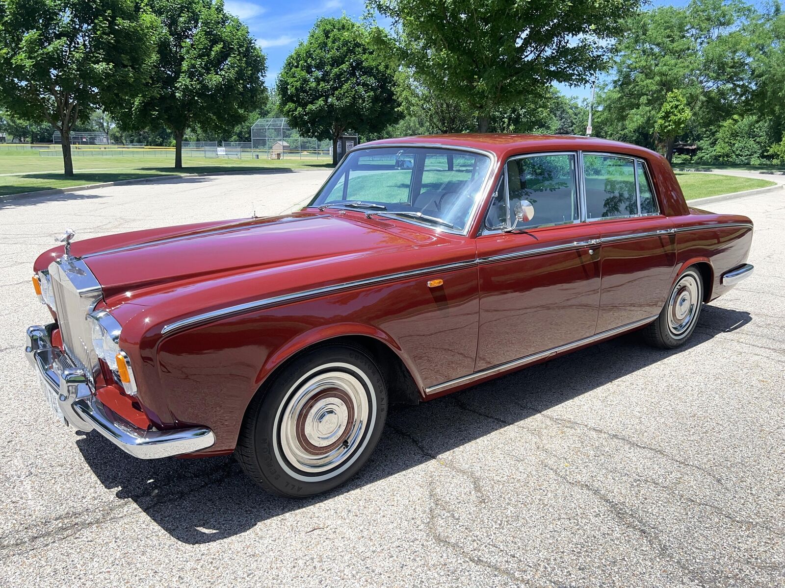 Rolls-Royce-Silver-Shadow-1966-Red-Beige-Connolly-hides-83686-6