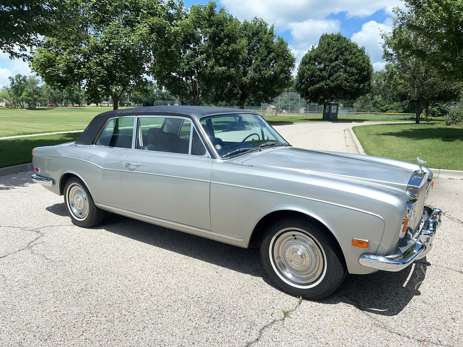 Rolls-Royce-Silver-Shadow-1970-Gray-Black-164958-15