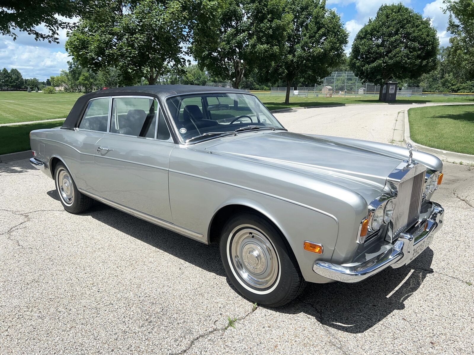 Rolls-Royce-Silver-Shadow-1970-Gray-Black-164958-2