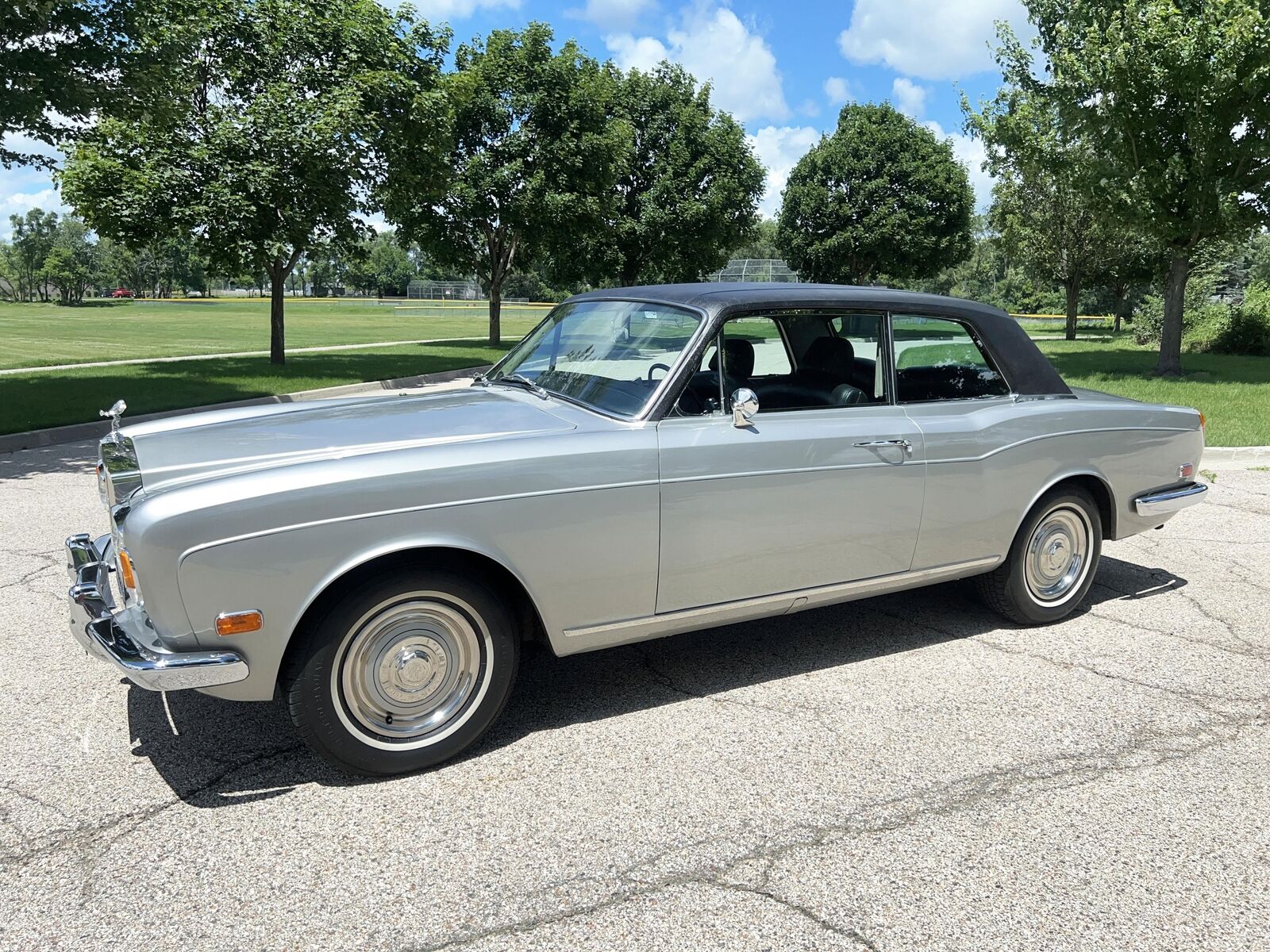 Rolls-Royce-Silver-Shadow-1970-Gray-Black-164958-7