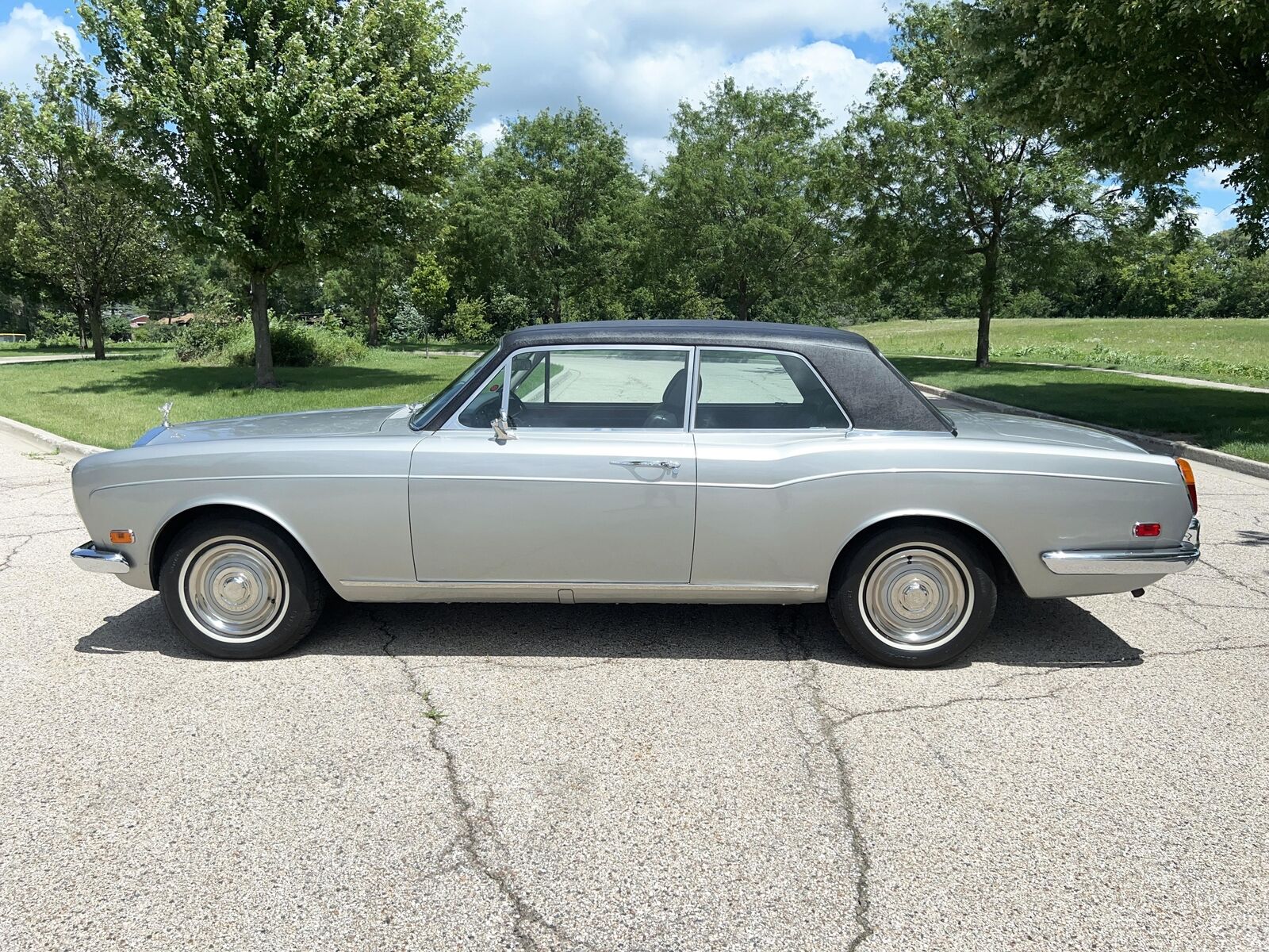 Rolls-Royce-Silver-Shadow-1970-Gray-Black-164958-8