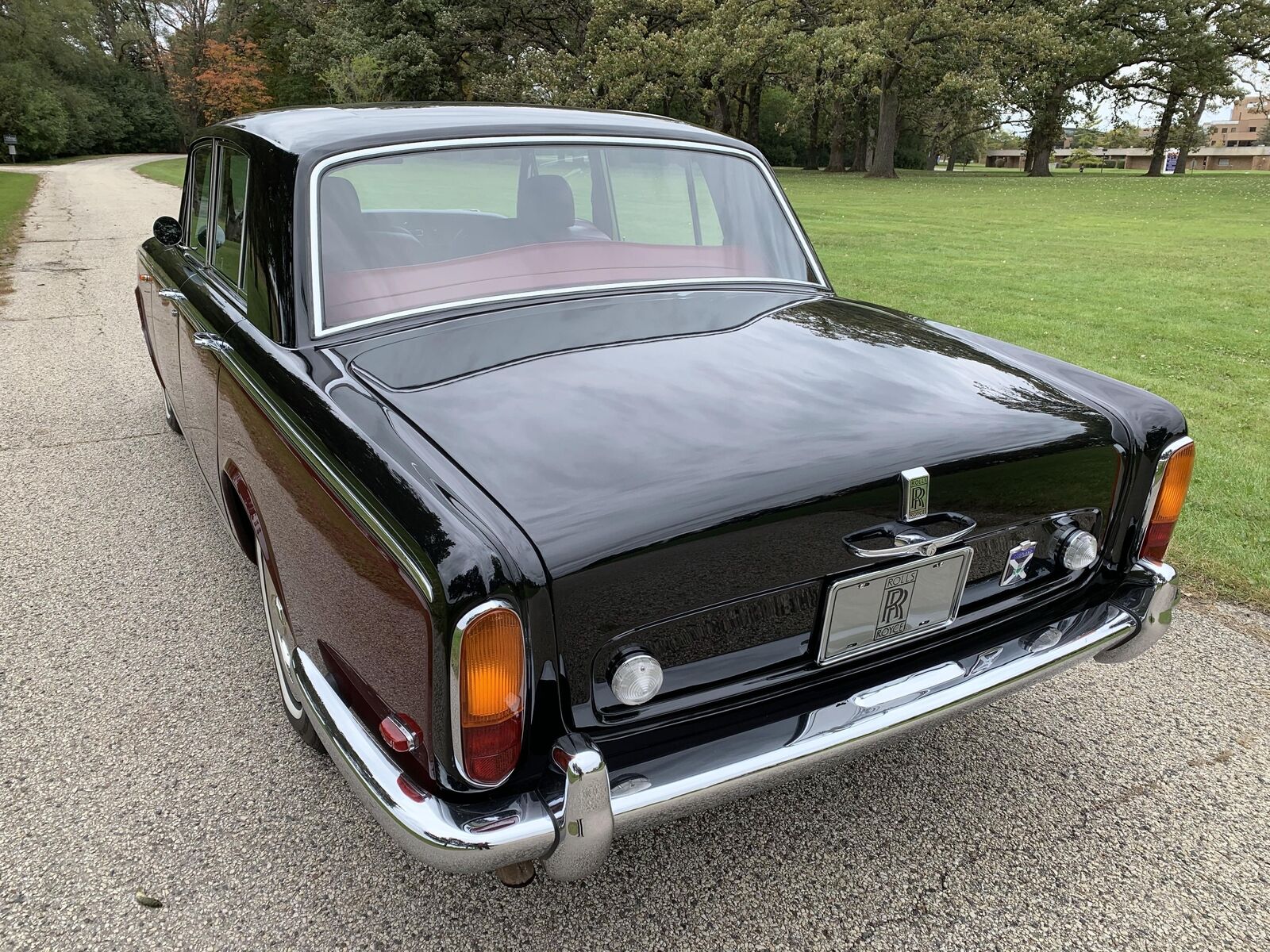 Rolls-Royce-Silver-Shadow-Berline-1969-Black-Red-128748-13