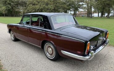 Rolls-Royce-Silver-Shadow-Berline-1969-Black-Red-128748-15