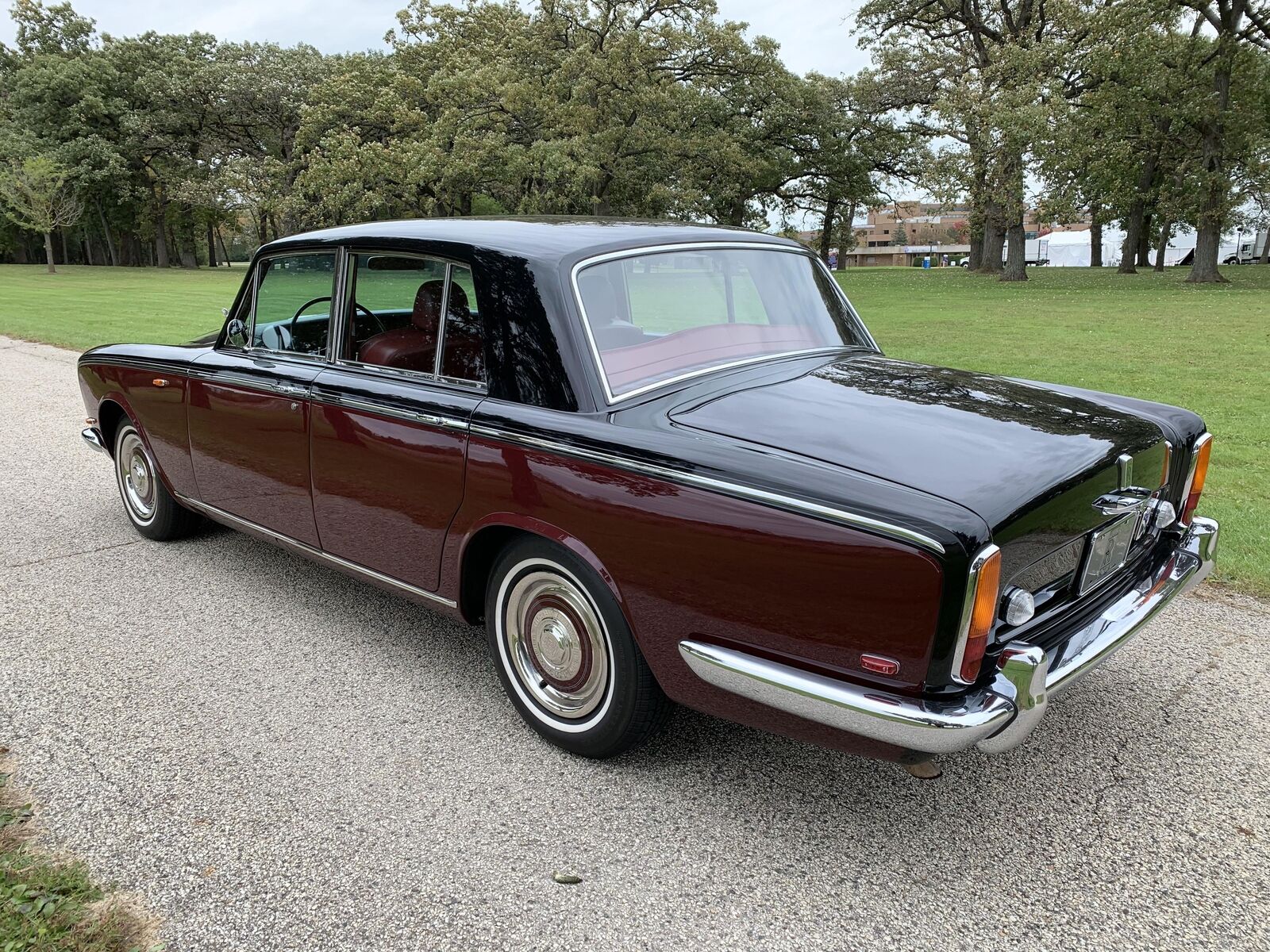 Rolls-Royce-Silver-Shadow-Berline-1969-Black-Red-128748-15