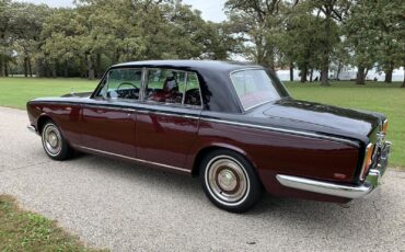 Rolls-Royce-Silver-Shadow-Berline-1969-Black-Red-128748-16