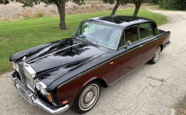 Rolls-Royce-Silver-Shadow-Berline-1969-Black-Red-128748-19