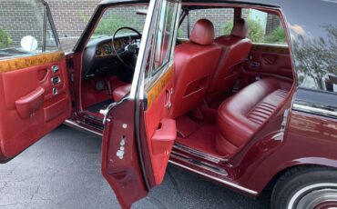 Rolls-Royce-Silver-Shadow-Berline-1969-Black-Red-128748-20