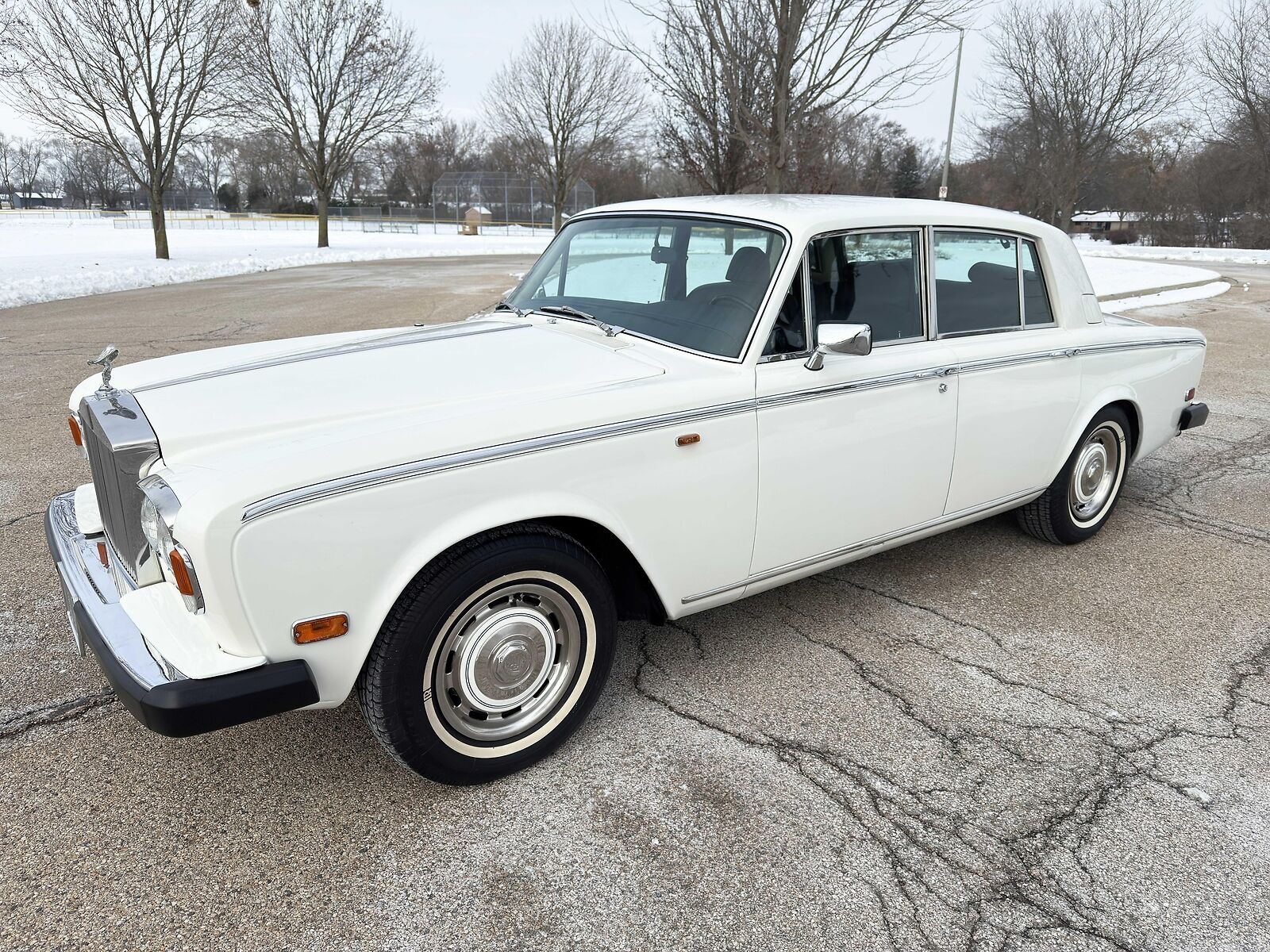 Rolls-Royce-Silver-Shadow-II-Berline-1979-White-Blue-23335-9